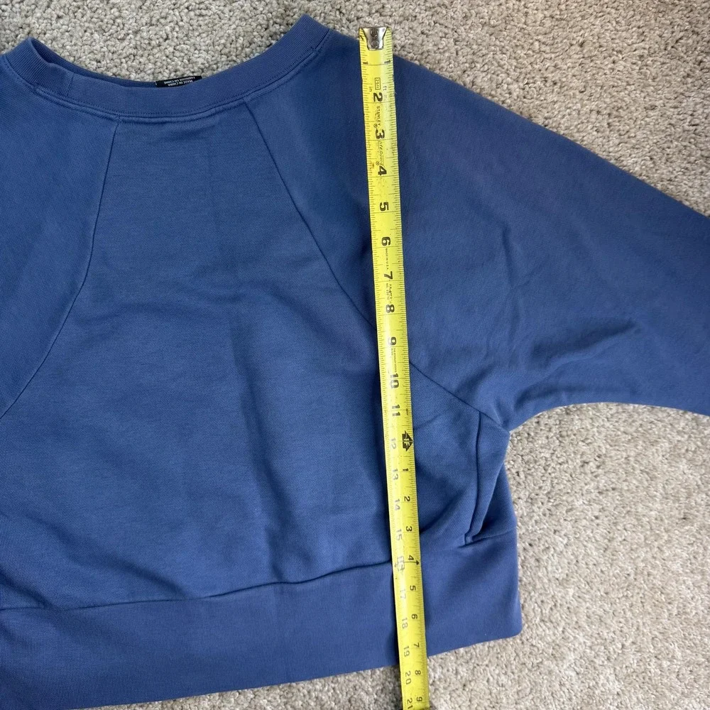 Nike Sweatshirt Womens XS Blue Dri-FIT Embossed Logo Cropped Raglan Pullover